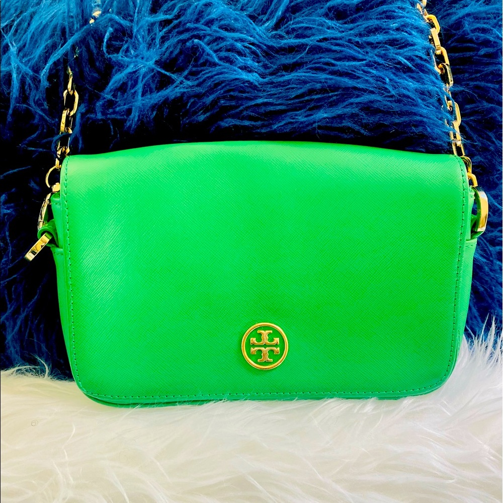 Green Tory Burch purse, no tags, no damage, stains or snags. Worn a 3 times.
